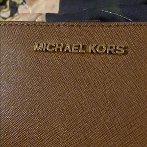 NWT✨Michael Kors Jet set Large bifold wallet